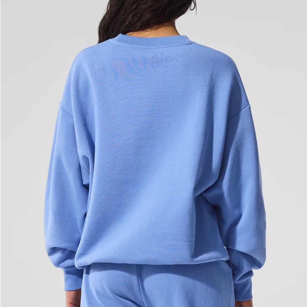 NWT Alo Crystal Clear Blue Accolade Crew Neck - Picture 3 of 3